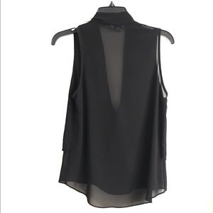 🌸 Stunning. Classy. Stylish. Amazing Sleeveless Blouse